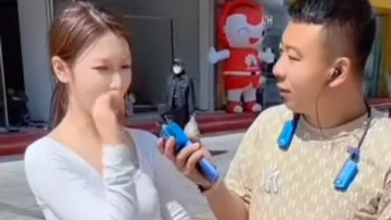 元帅户外搞笑与美女互动