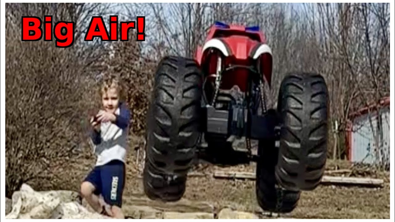 Monster Jam Marvel MEGA SPIDER-MAN RC Monster Truck Unboxing & Big Air fun!