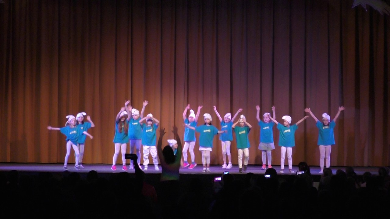 Akademie 2016 - DDM Praha 9 - Zumba kids Smouli party zacina