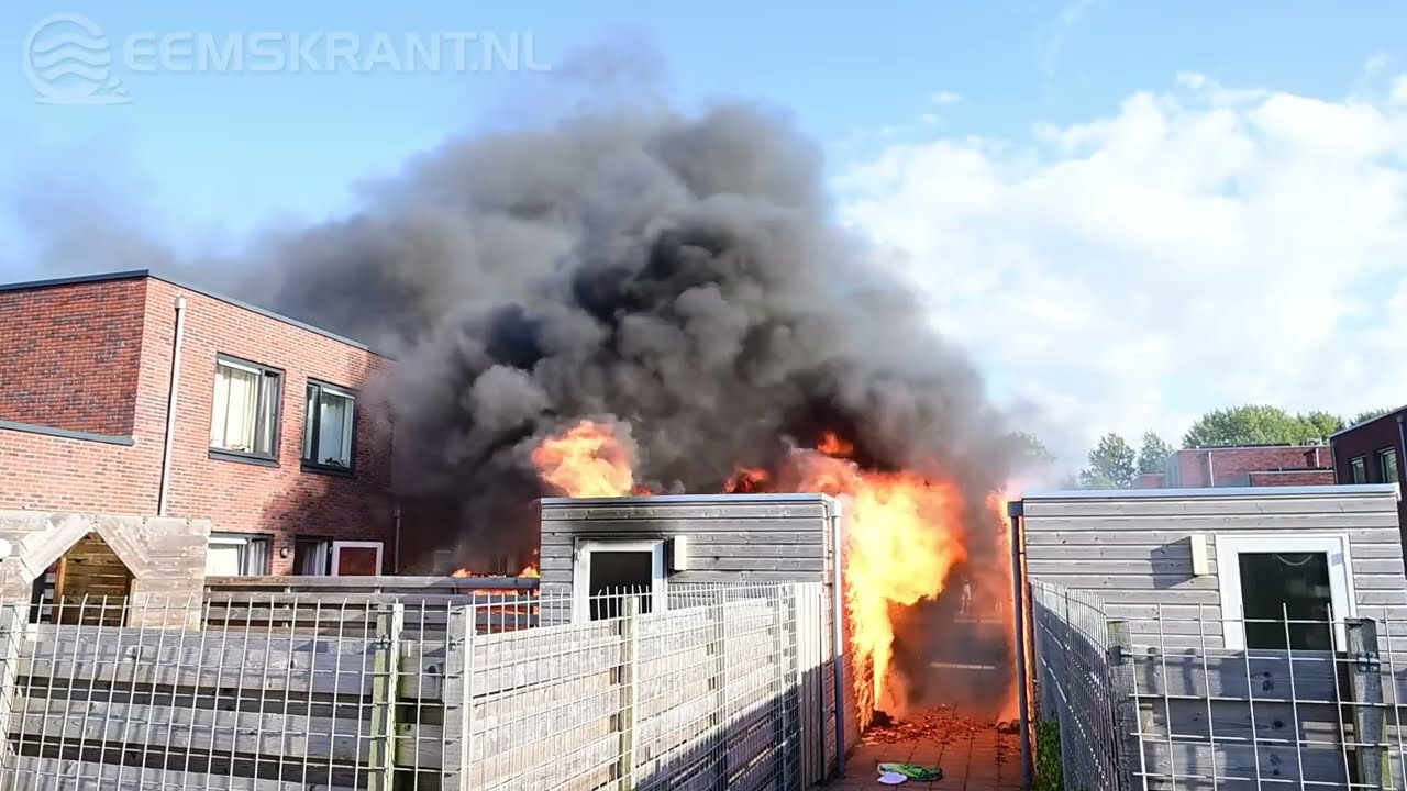 Twee schuurtjes voor brand verwoest in Delfzijl