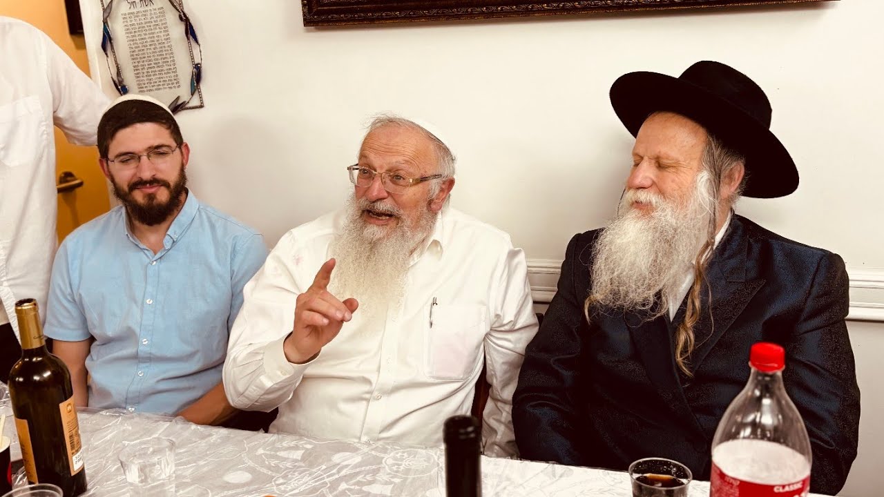 צפו במפגש המרתק בין הרב שמואל אליהו לרב יהושע שמידט בבית מרן רבנו מרדכי אליהו זצוק