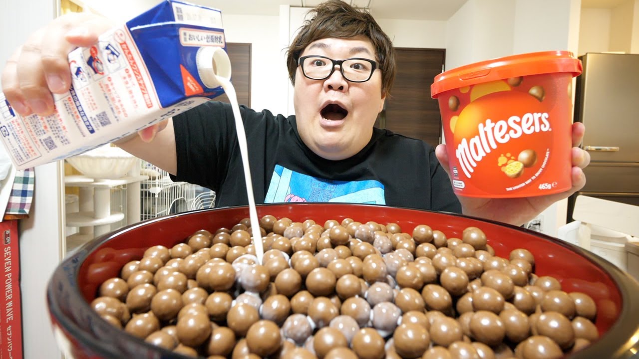 韓国で人気のモルティーザーズチョコを大量に食べたら牛乳との組み合わせが最高すぎた！(モッパン、ASMR)