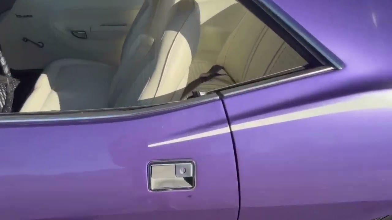 1970 Plymouth 'Cuda 426 - Walkaround, Drive-By