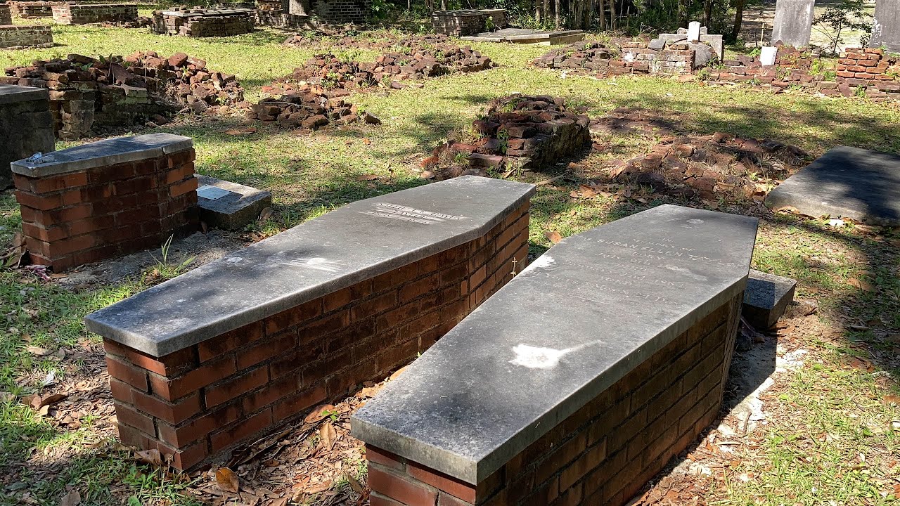 Coffin shaped graves in Monticello Florida cemetery