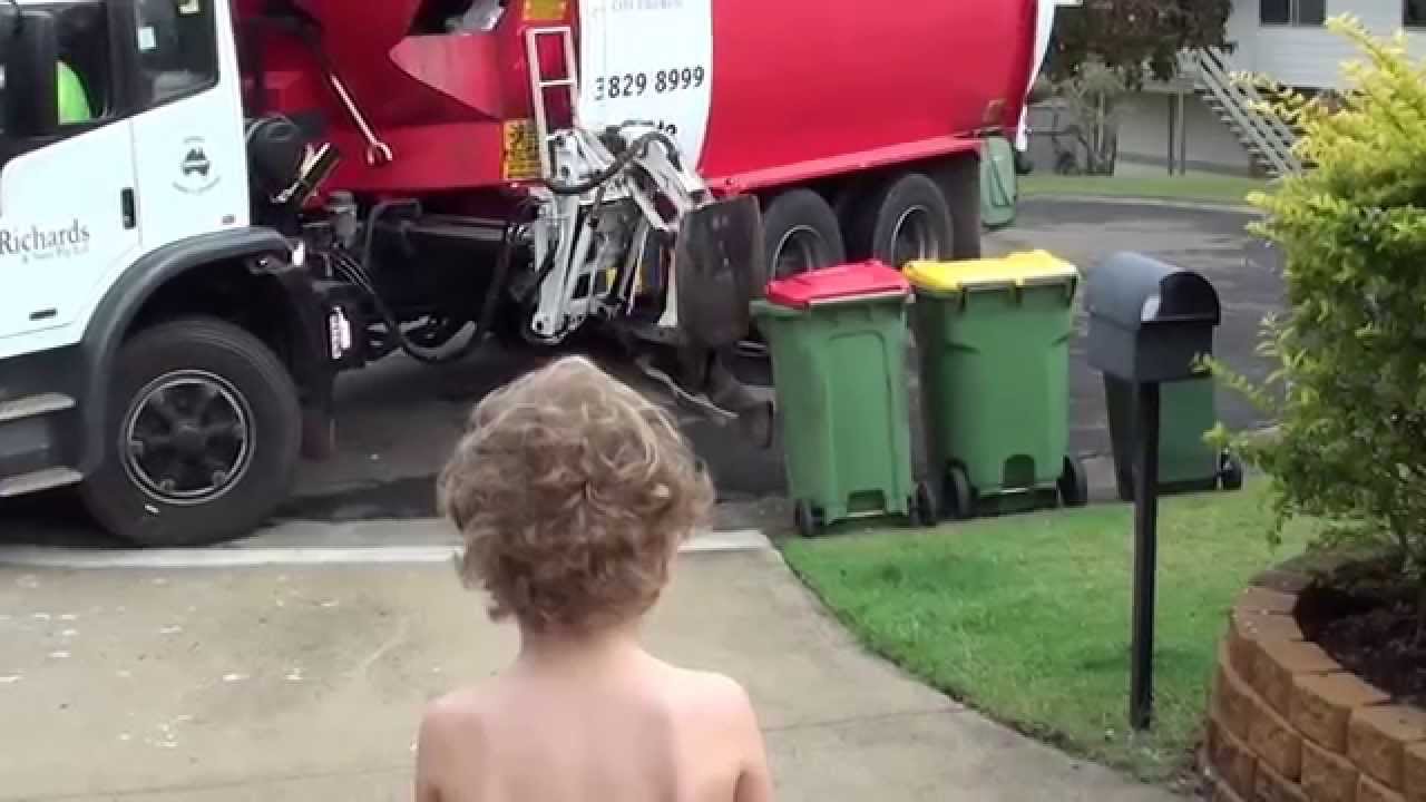Cooper helps the Rubbish Truck Man
