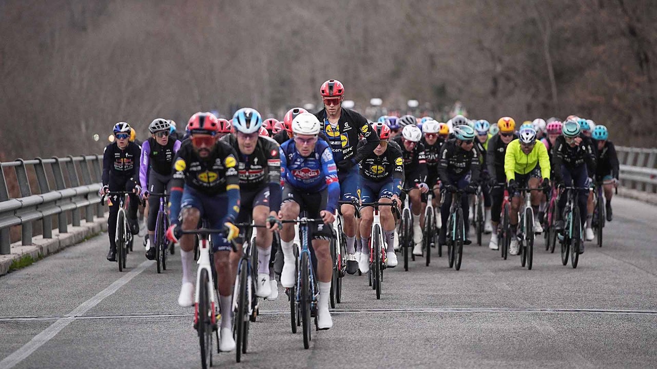 Marathon-Etappe gipfelt in Massensprint | Tirreno-Adriatico | Finale 3. Etappe | Radsport