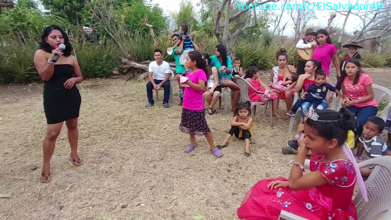 😻Que tierno y dulce😻. Jenny le canta una cancion a su hija Melisa. Cumpleaños de Kukita. Parte 10