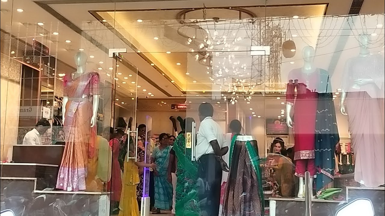 #ManaPalakollu #Aakruti shopping Mall //adiripoye offers