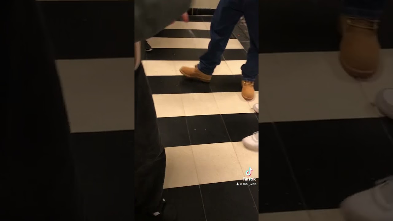Man draagt bouwvakkerschoenen🤣😂🤣