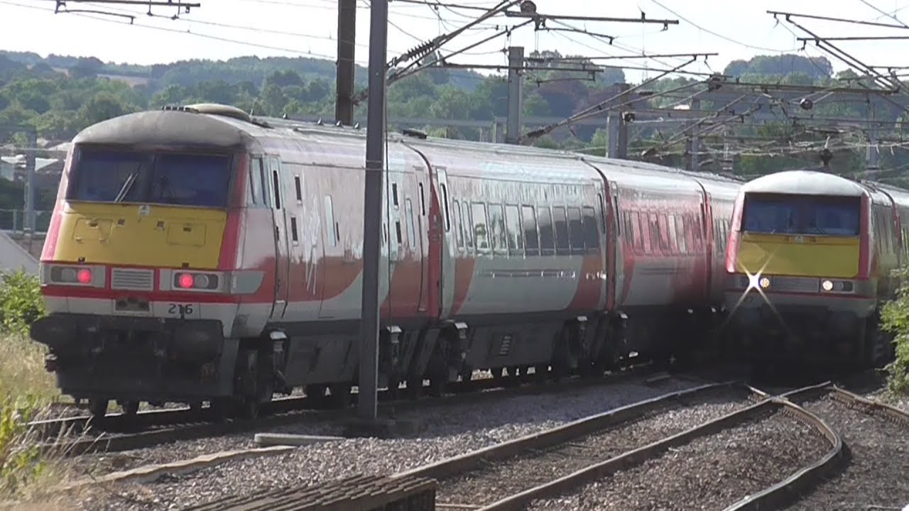 Trains at Wakefield Westgate | 05/08/2017