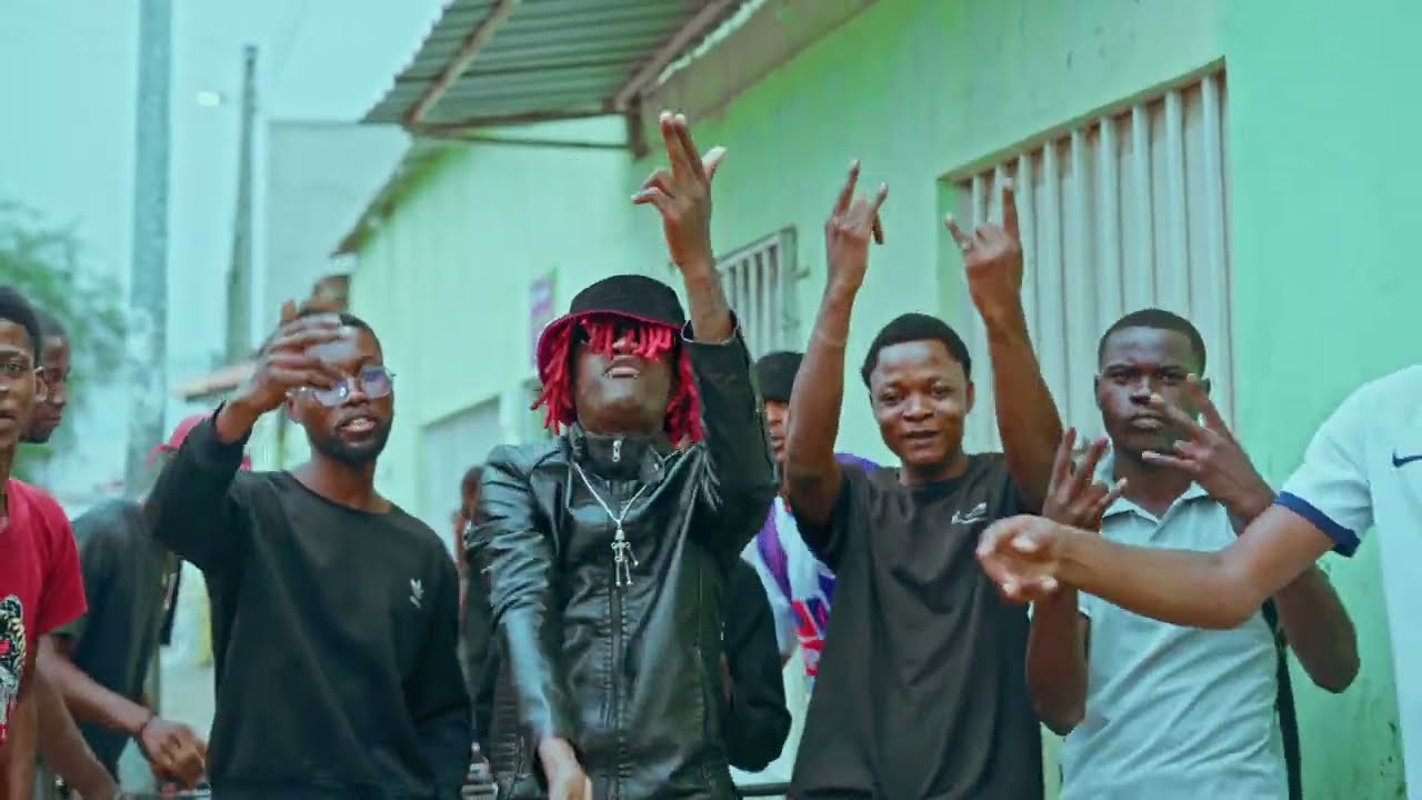 12 FUROS - 12 Problemas (Video Official)