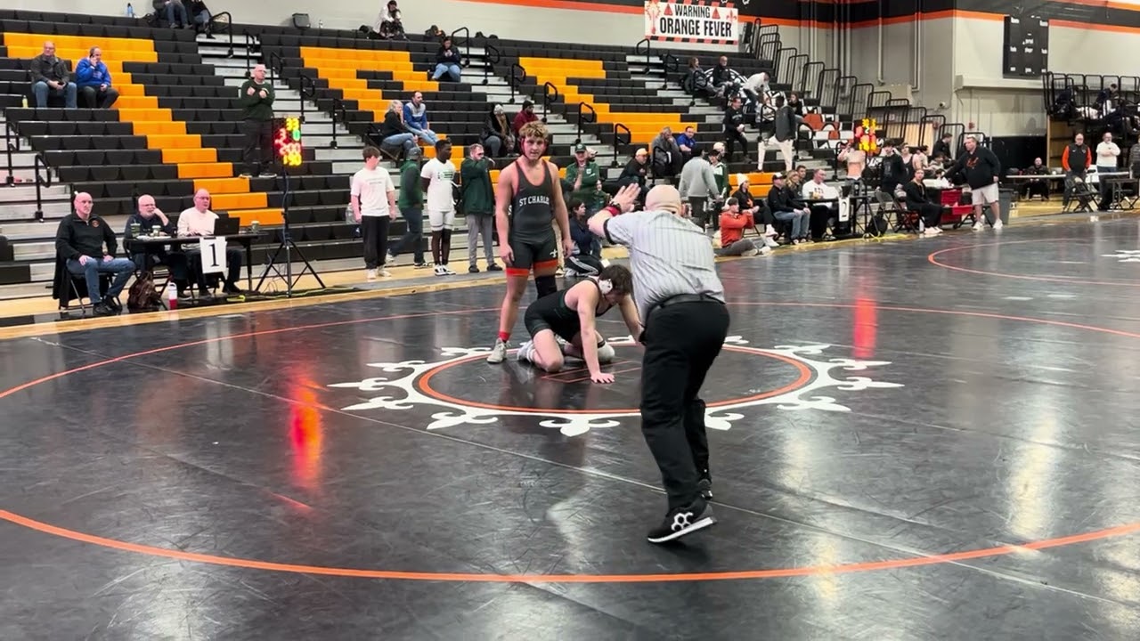Hazen Murray vs Andrew Bargiel 190 pounds regional Saint Charles East high school
