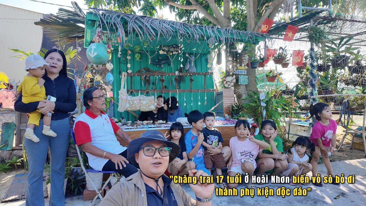Chàng trai 17 tuổi ở Hoài Nhơn biến vỏ sò bỏ đi thành phụ kiện thời trang độc đáo
