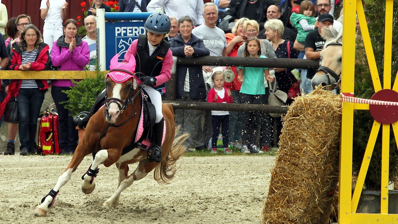 Malu (7) und Senna - Ponyrennen in Marienheide am 17.07.2016
