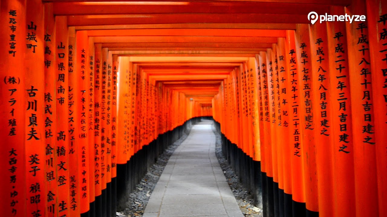 Fushimi Inari Shrine in Kyoto, amazing 10.000 sacrade gates | Things to do in Kyoto