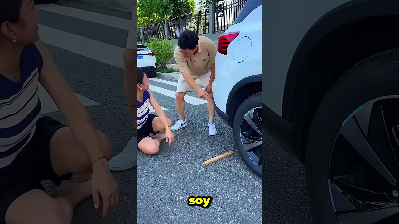 &iexcl;Una mujer est&aacute; tratando de pinchar la llanta del coche de un hombre! 🚗💥