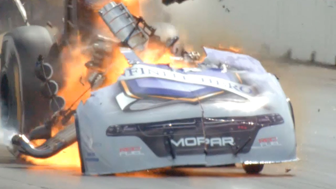 Водитель NHRA Funny Car Джек Бекман ушёл от огромного взрыва двигателя