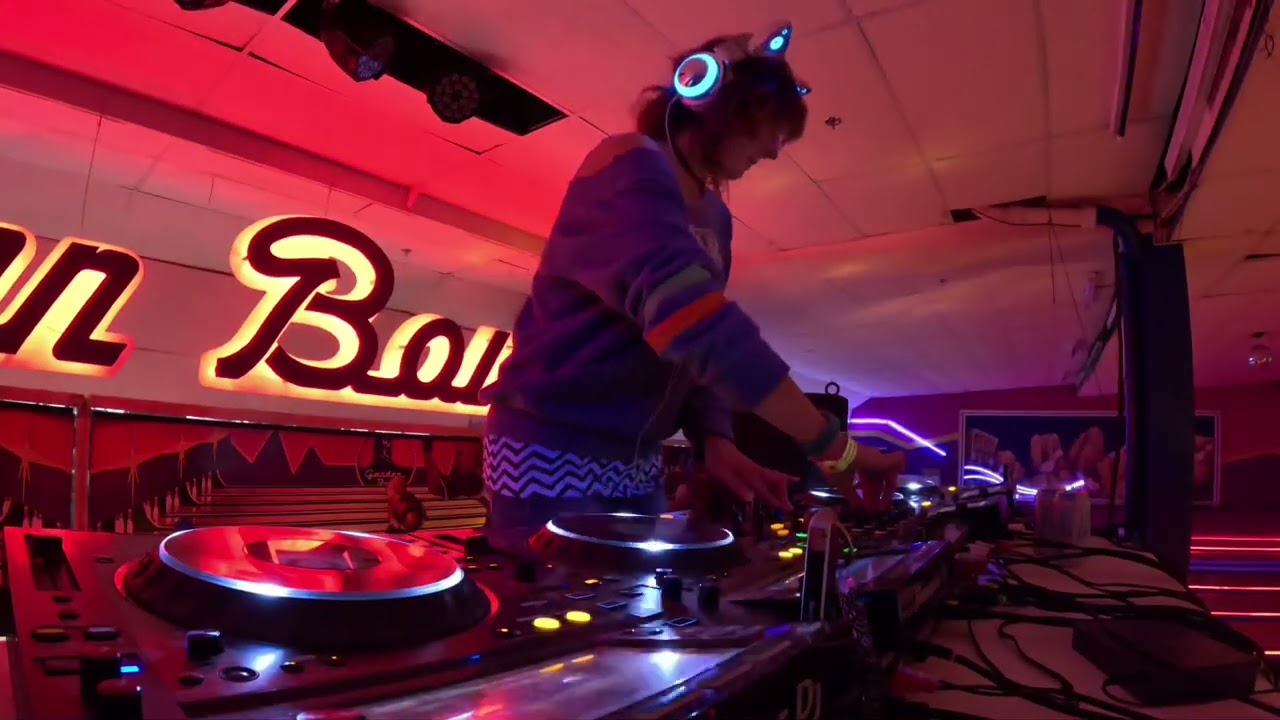 Pandora Love Brings the Heat 🔥 Live DJ Mix @ Industry Sundays | Detroit