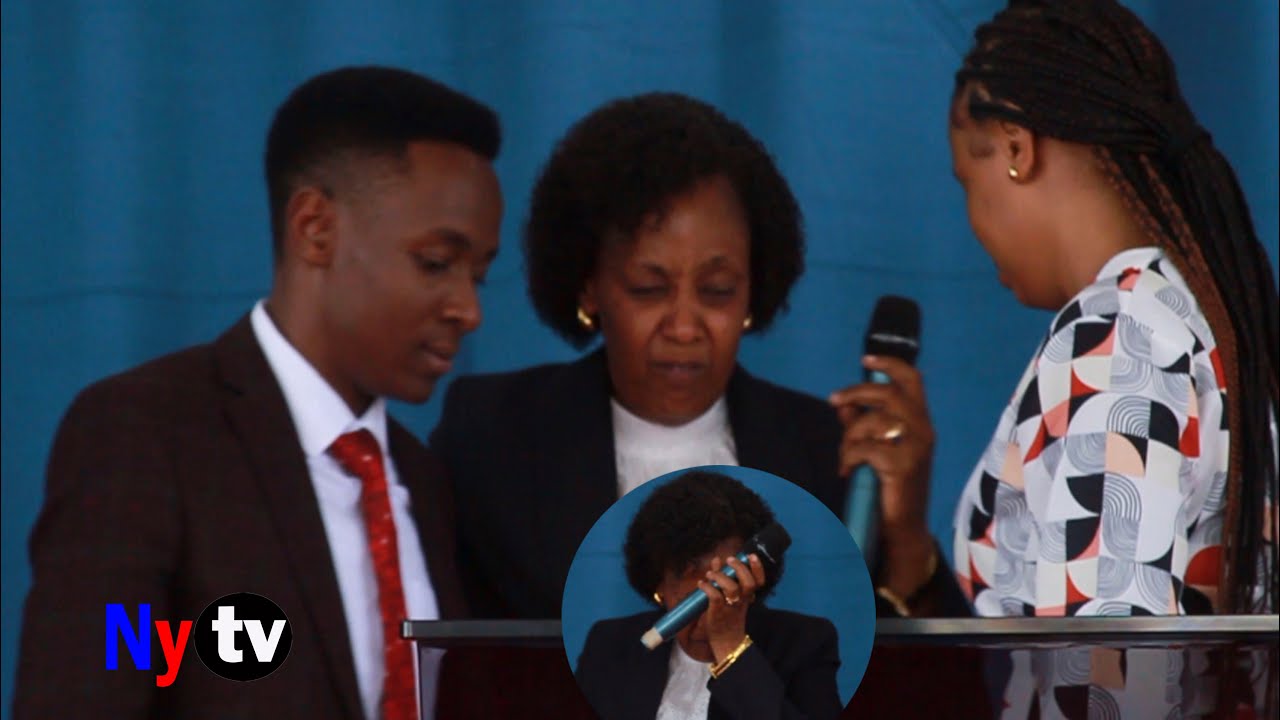 USHUHUDA MFUPI WA MCH. LILIAN  MTEI YAWATOA MACHOZI WAGENI  WAALIKWA WAKATI WA KUKABIDHIWA KANISA