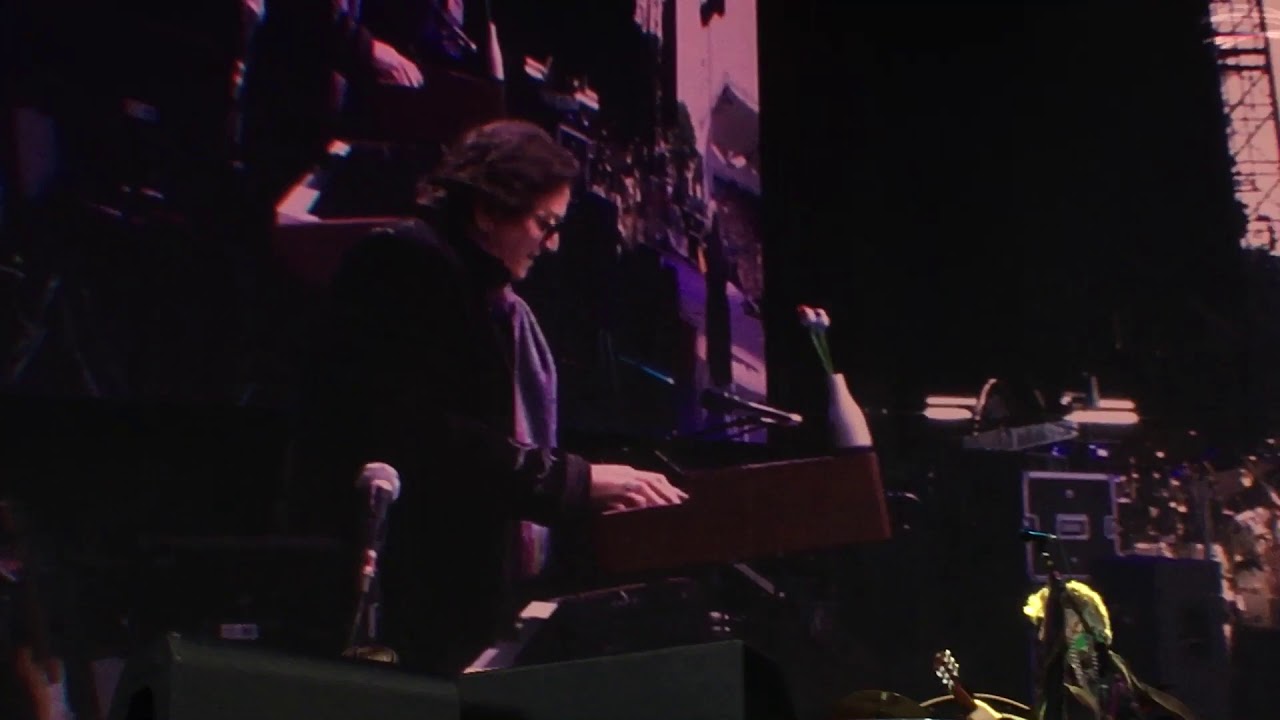 Fleetwood Mac - Don’t Dream It’s Over (RDS, Dublin)