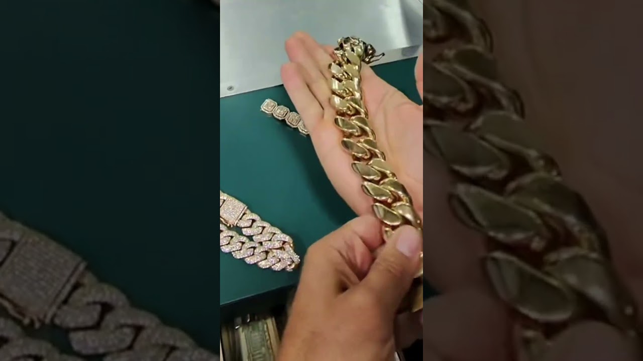 Beautiful jewelry pieces.. looks like New..#gold #goldjewelry #jewelry #necklace #goldjewelry