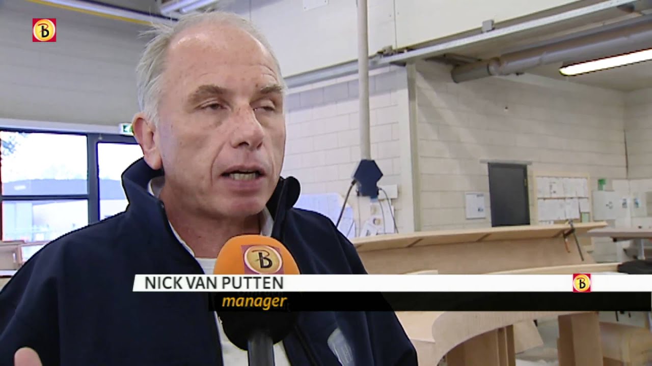 Botenbouwer ge&euml;erd in muscial (HD)