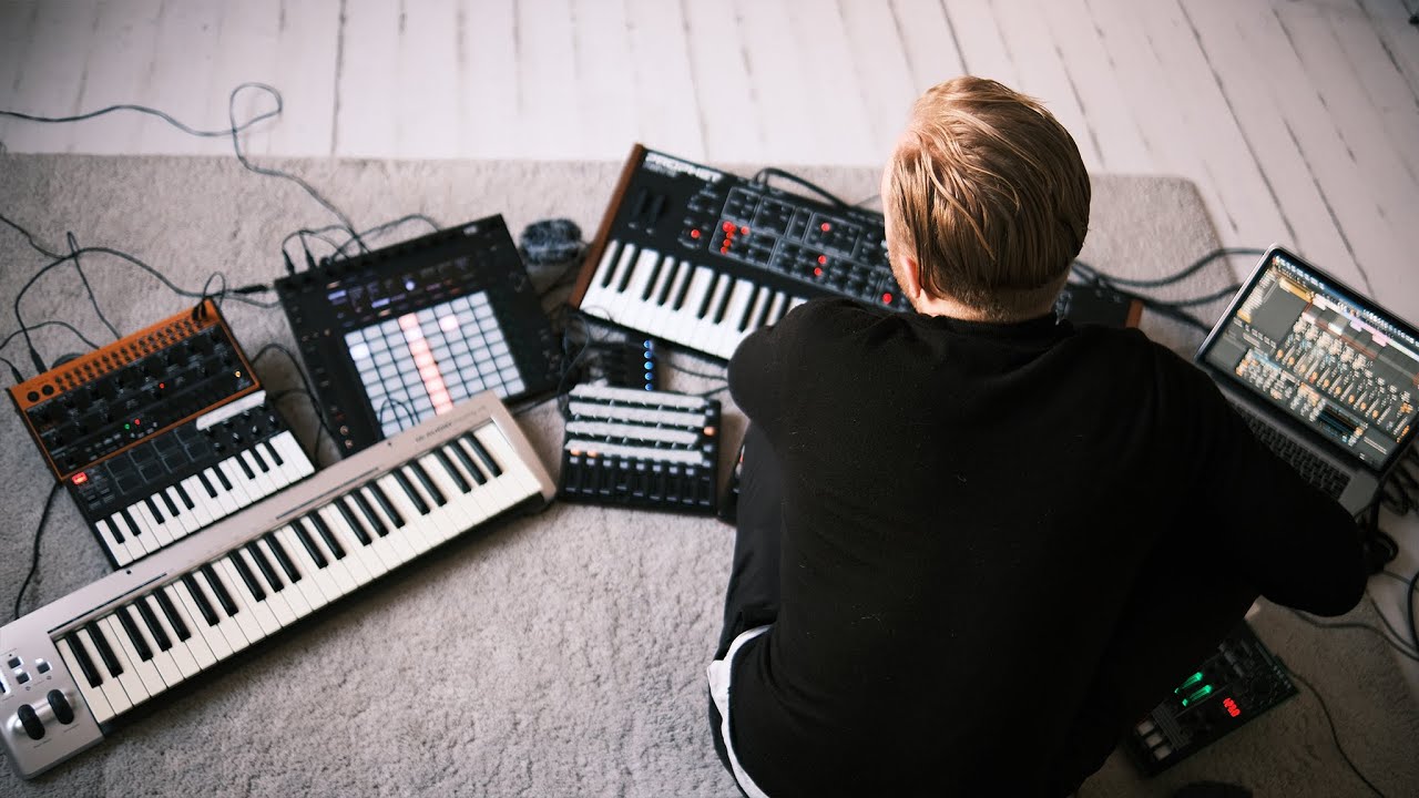 Electronic Improvisation #1 - Prophet Rev2, Behringer Crave, Ableton Push, Roland TR-8.