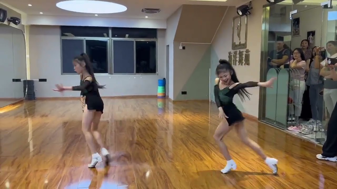 Next, Lin Yihan and her little sisters will appear!#dancesport  #dancetutorial #dance #chacha