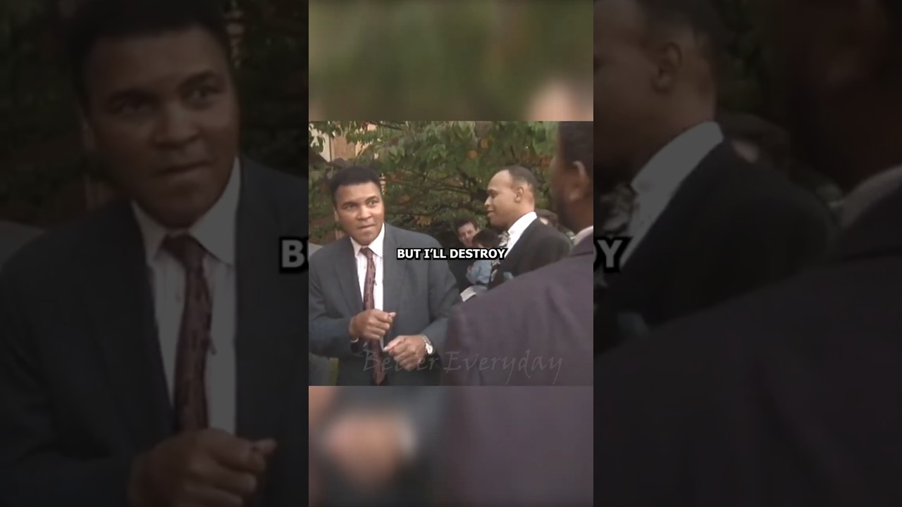 Muhammad Ali With a Fan 👑🕊
