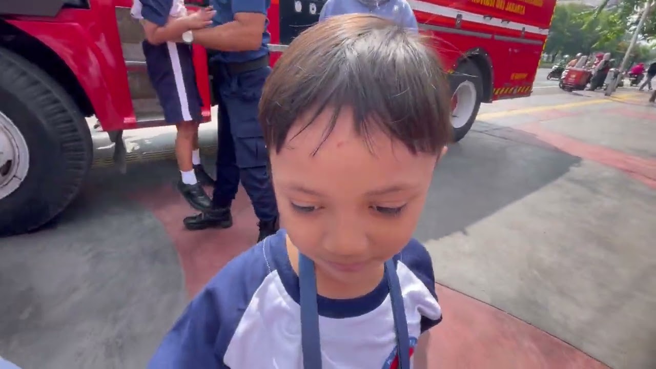 Ke Pemadam Kebakaran kegiatan dari sekolah abang Shidqi