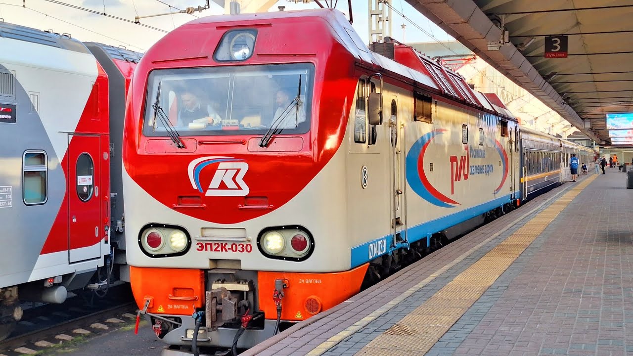 Отправление ЭП2К-030 с туристическим поездом №930У «В Карелию на поезде Деда Мороза»