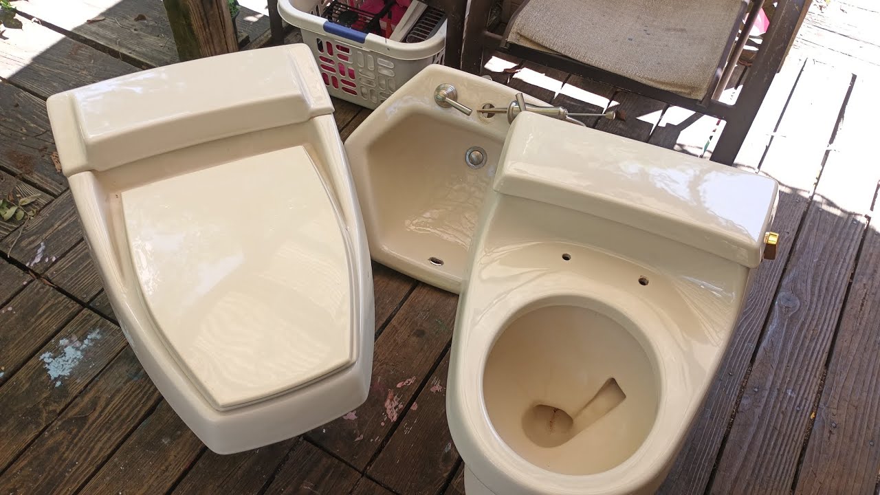 1984 Kohler toilets and sink curbside trash find.