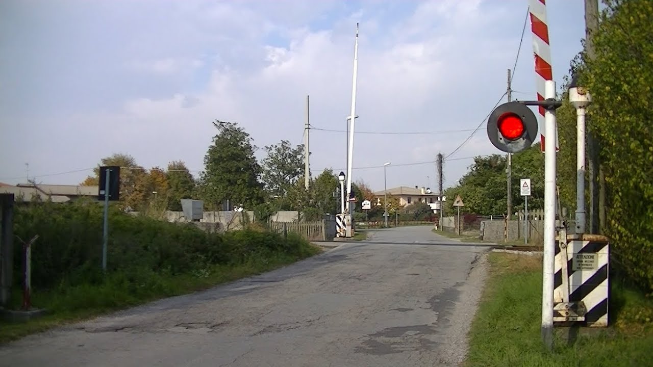 Spoorwegovergang Trevignano-Signoressa (I) // Railroad crossing // Passaggio a livello