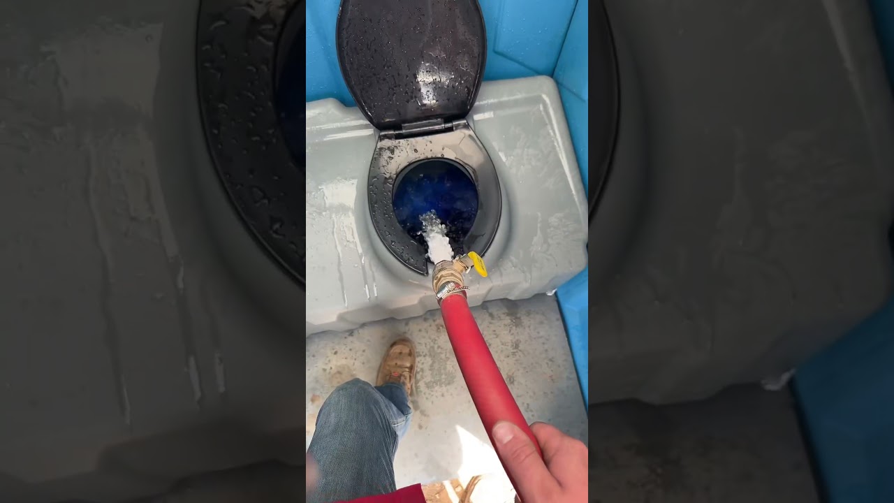 Cleanin a porta potty come on!!!! #portapotty #bluecollar #cleaning #work #satisfying