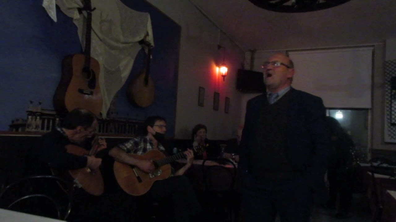 HENRIQUE RAMOS  FADO   , PRESENTE EM  RESTAURANTE GUITARRA COZINHA  REGIONAL , PORTO,