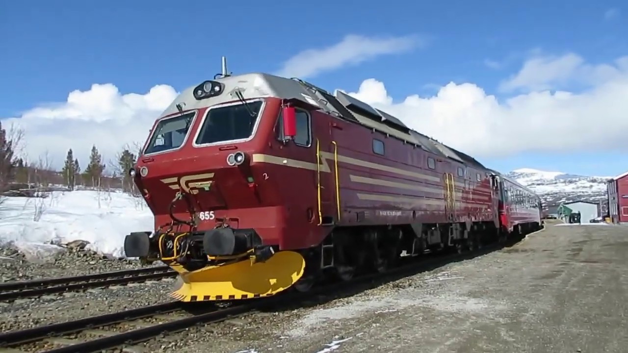 Norway: Nordlandsbanen, Vy/NSB Class Di4 diesels at Lonsdal station