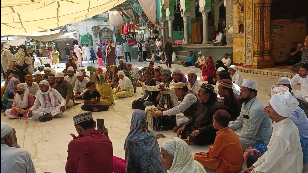 Khwaja Ne jise chaha Deewana banaa Dala