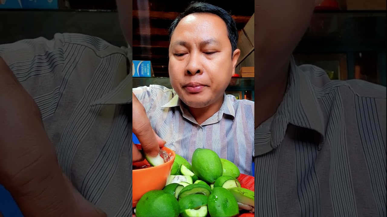 ស្វាយខ្ចីទឹកប្រហុកឆ្ងាញ់ Mango with fermented fish sauce|PENG EAT LAEK|