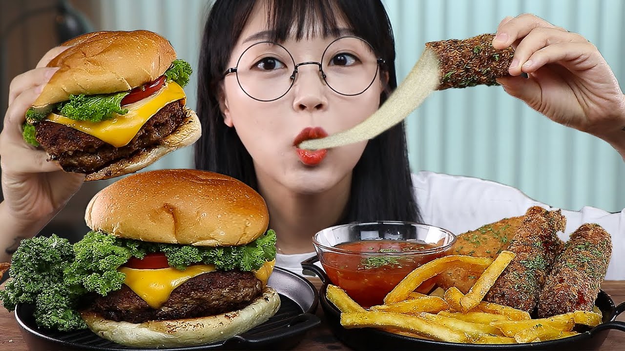 АСМР ЕДА ГАМБУРГЕР, СЫРНЫЕ ПАЛОЧКИ, ЖАРЕНЫЙ КАРТОФЕЛЬ🍔🍟 | MUKBANG