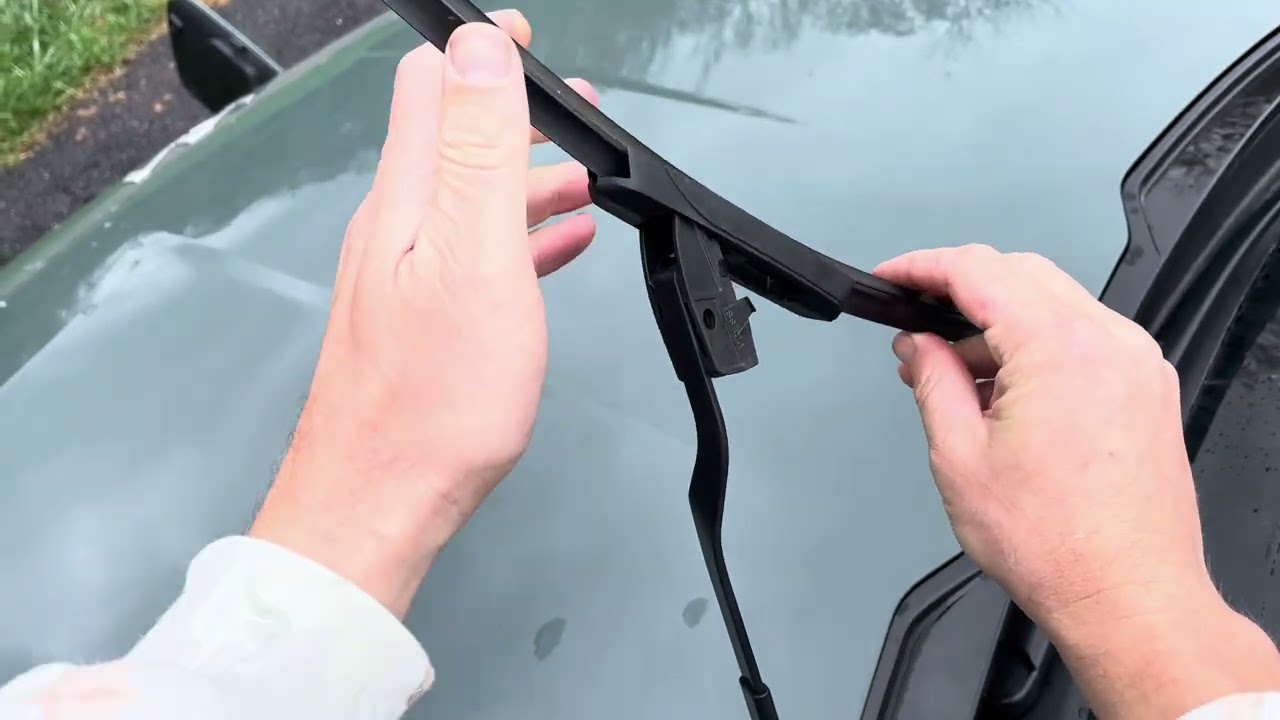 Как заменить щетки стеклоочистителя Kia Niro EV | 2024