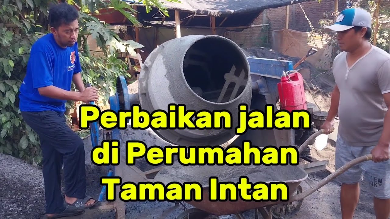 Perbaikan jalan di perumahan Taman Intan