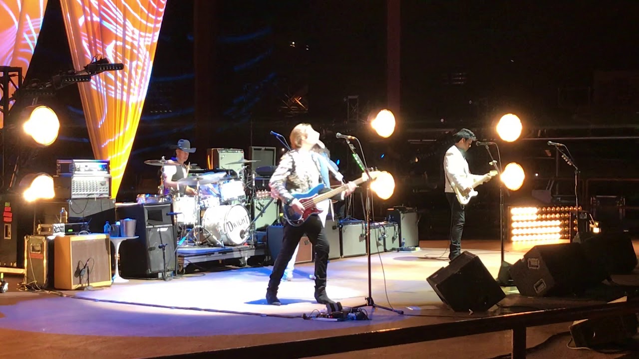 Dwight Yoakam performing Merle Haggard “Tonight The Bottle Let Me Down” @ Red Rocks - Row 1