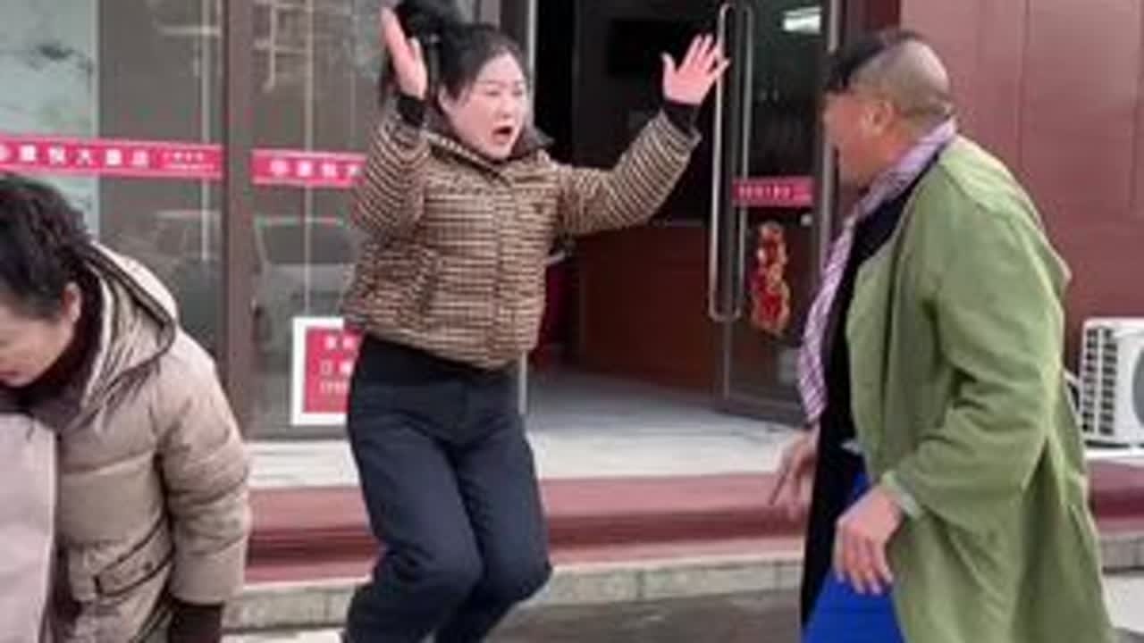 两个娘们又想来蒙我#农村搞笑段子 #热门@戚大姐 @狗蛋妈 @嘴哥嘴嫂