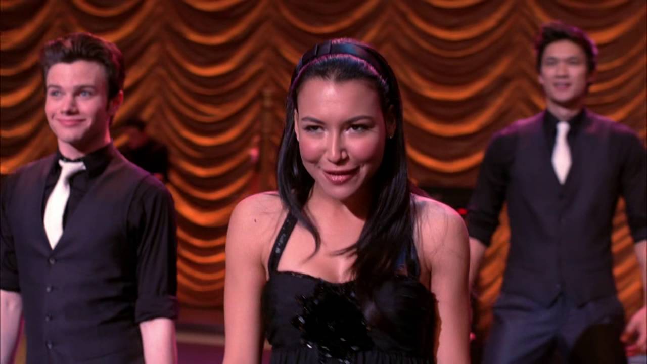 GLEE Full Performance of Pretending/Light Up the World