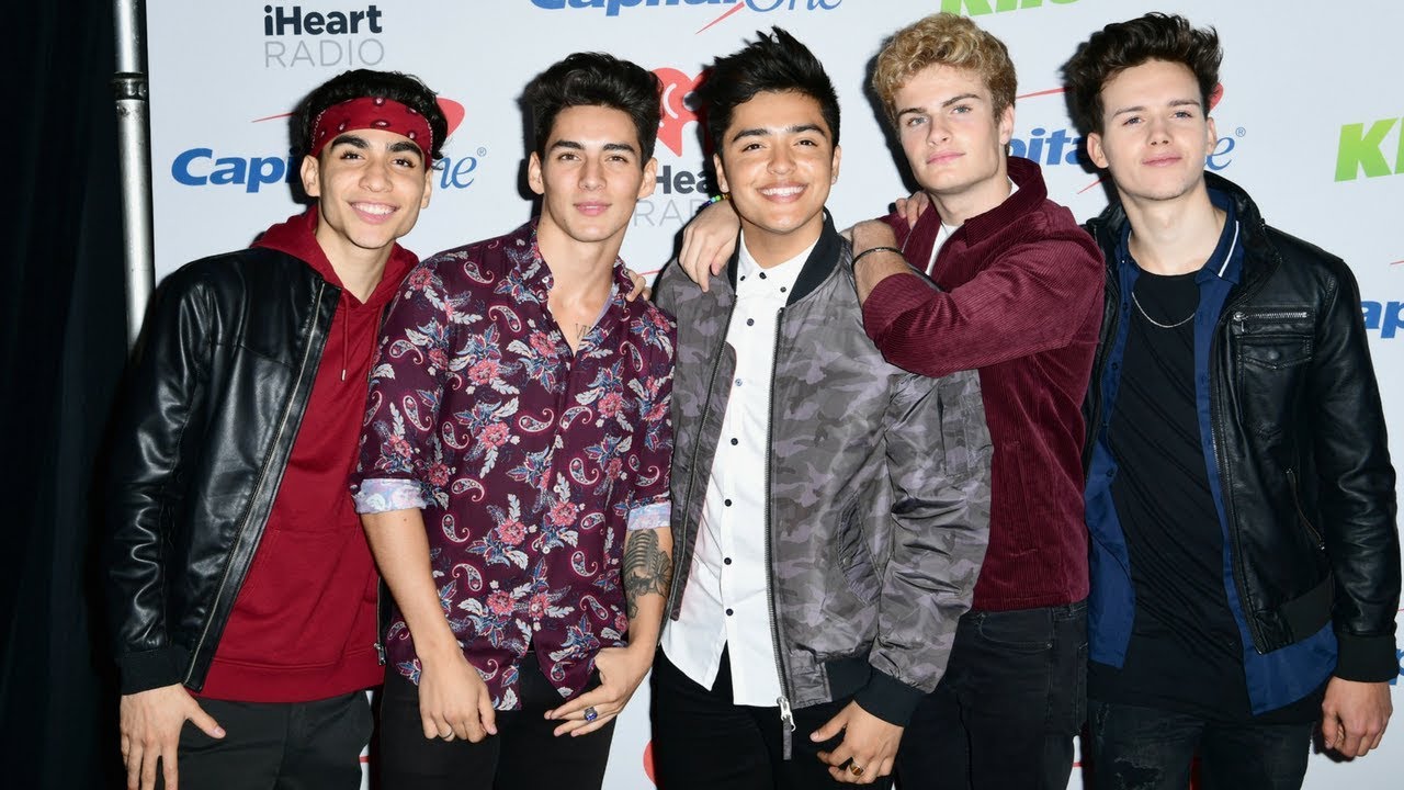 In Real Life Share Who They Want to be Under the Mistletoe With This Year
