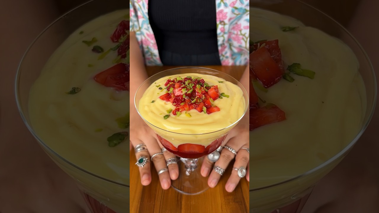 The BEST Strawberry Trifle 🍓😍