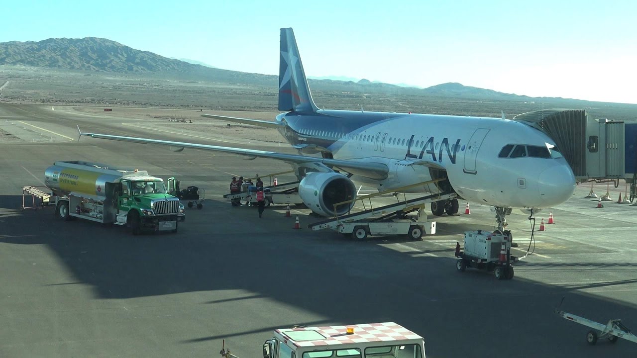 Ground crew preparing the next flight in Calama Chile