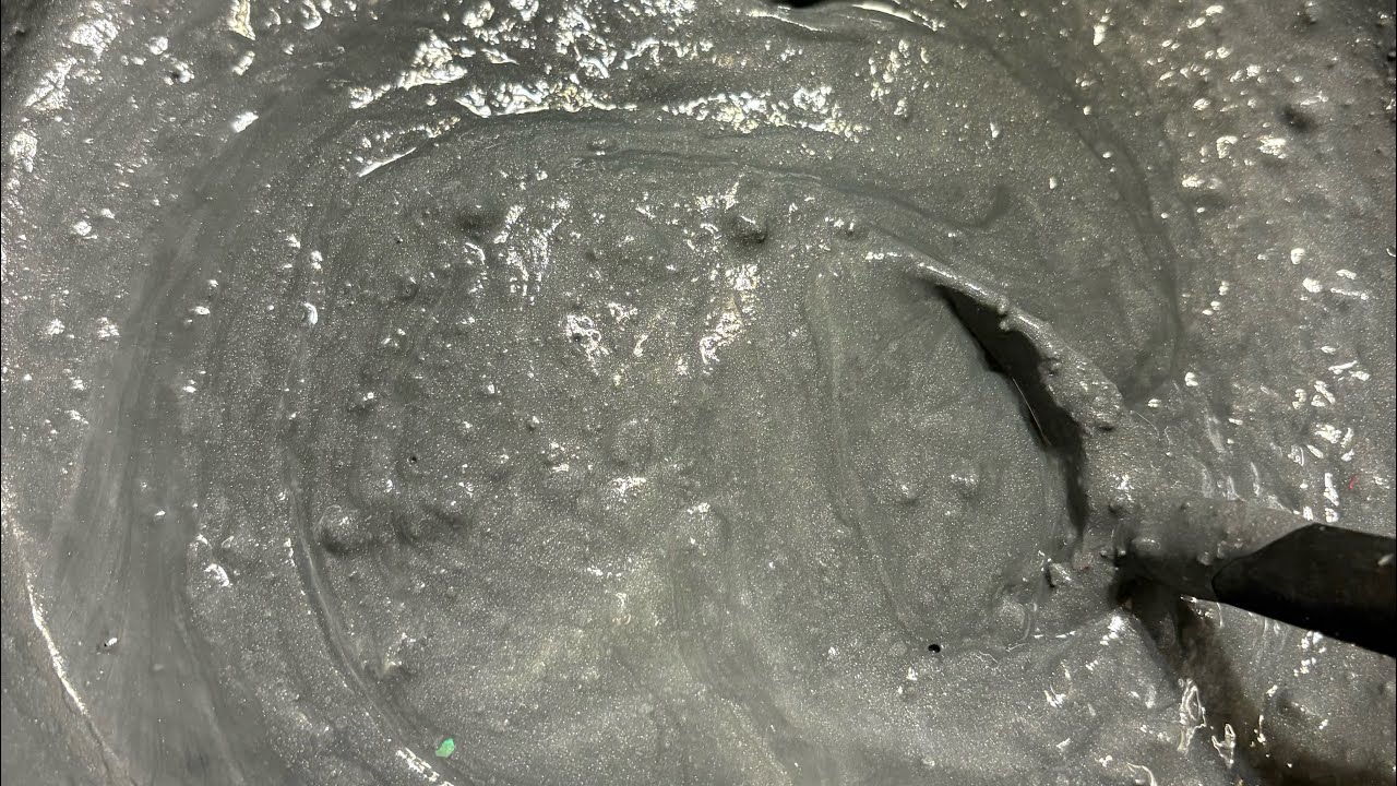 Gray mica powder paste on jumbo chalk 