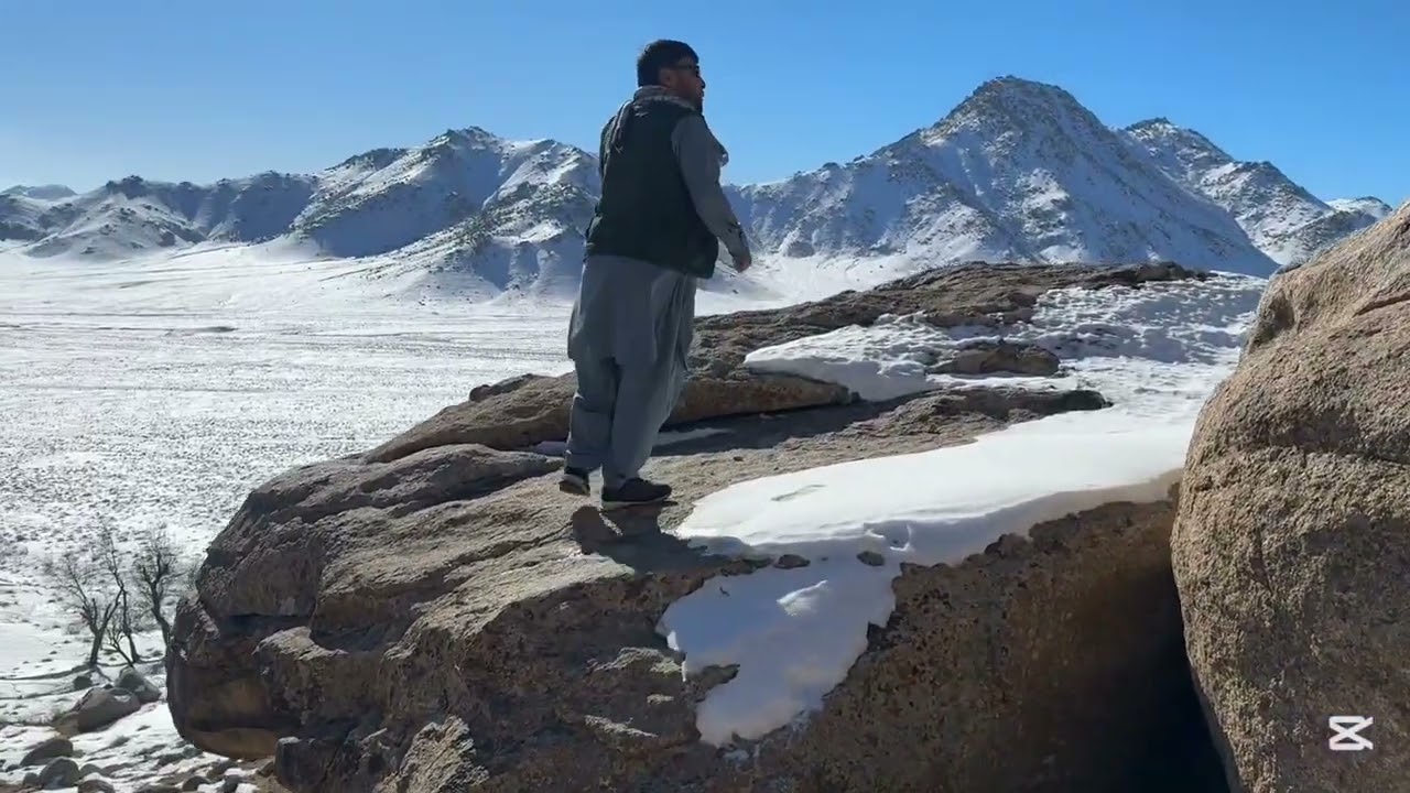 یک روز گرم وافتابی در دل کوه 