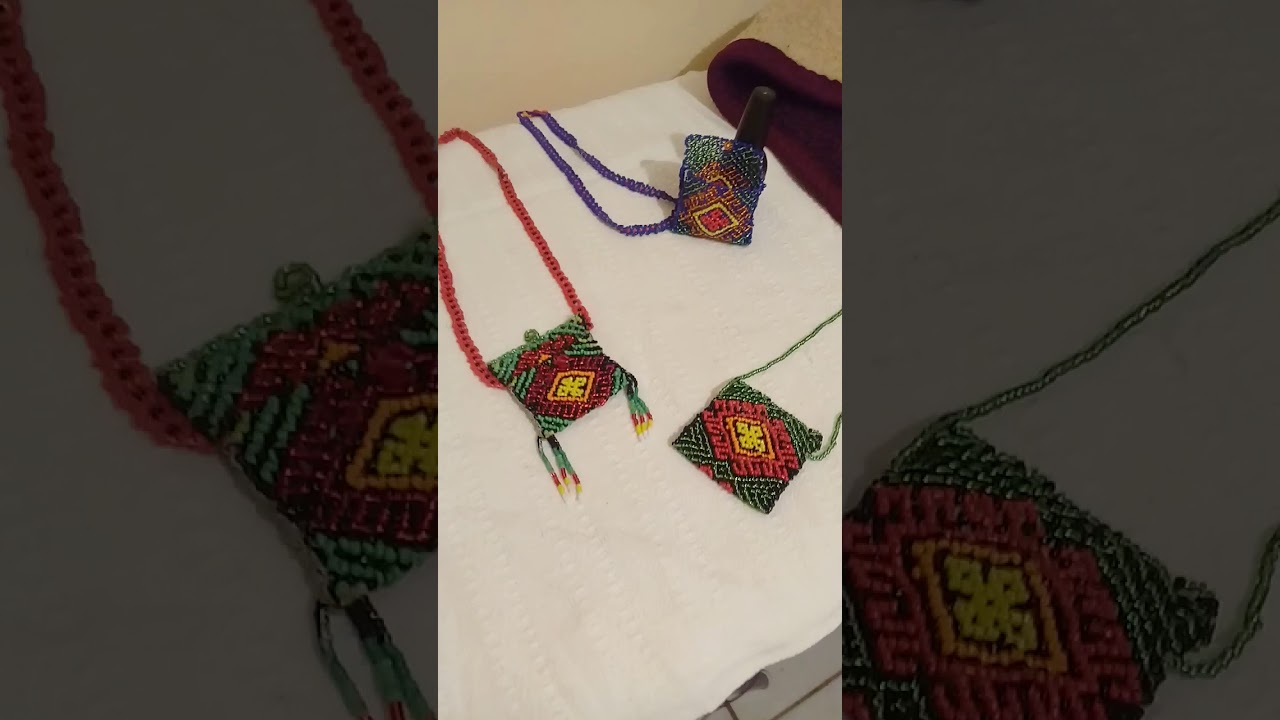 Bolsitas de chaquira estilo huichol